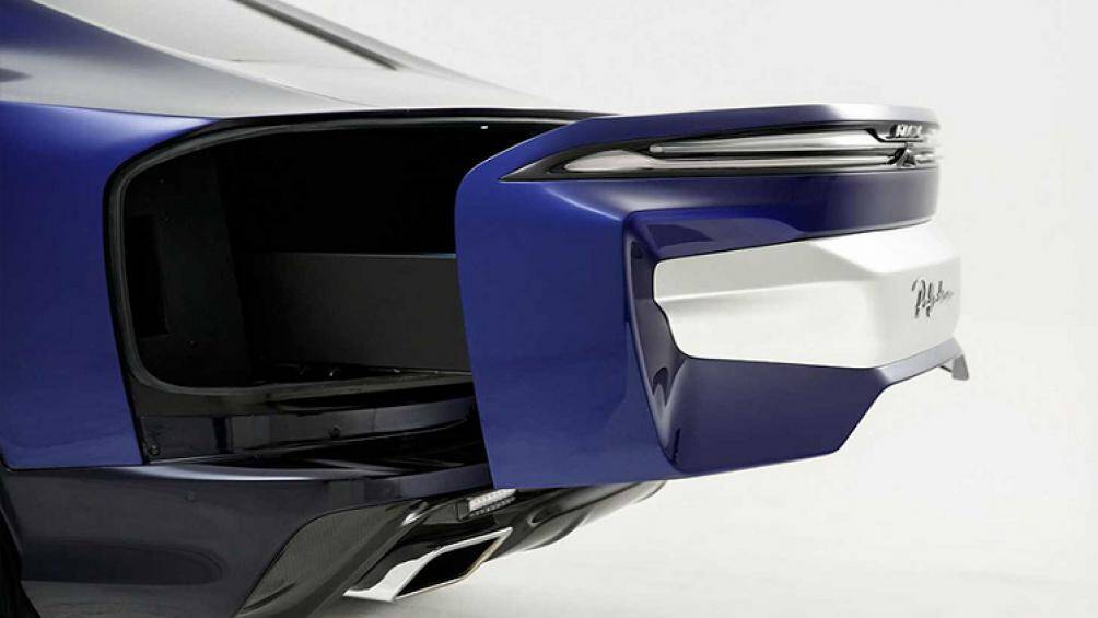 Phần thùng sau của những chiếc bán tải RAM nguyên bản đã được che đậy kín mui bởi kiểu thiết kế giống những chiếc Fastback gầm cao