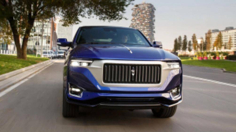 Aznom Palladium sử dụng luôn cả hệ thống khung gầm của những chiếc RAM cơ bắp nhưng ngoại hình đã được thiết kế lại theo phong cách của Rolls-Royce