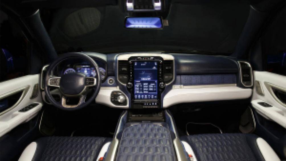 Xe sở hữu khối động cơ độ Hemi V8 6.4L cùng một bộ tăng áp kép có nguồn sức mạnh lên tới 850 mã lực