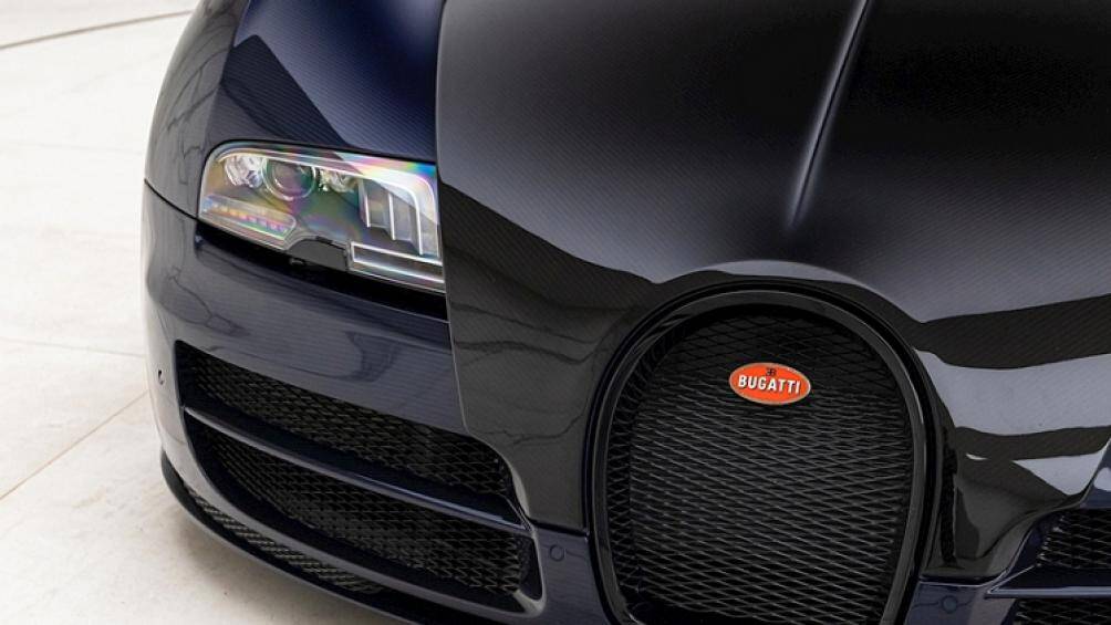 Tuy nhiên, giá xe Bugatti Veyron Grand Sport Vitesse trước đây tại thị trường nước ngoài đều rơi vào khoảng 40 - 50 tỷ đồng