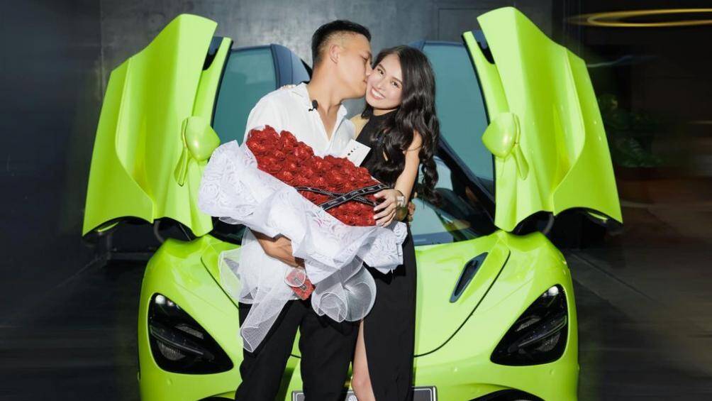 Bộ cửa này không chỉ tăng tính thẩm mỹ cho xe mà còn giúp cho việc ra vào khoang nội thất trở nên dễ dàng hơn, tạo ra ngoại hình ấn tượng