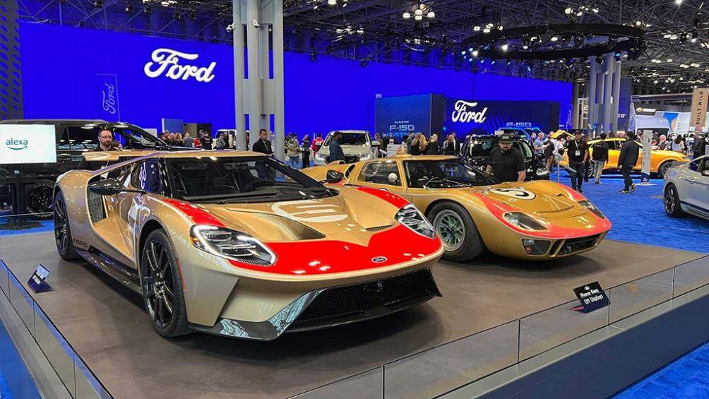 Ford GT 2022 Holman Mood Heritage ra mắt nhằm vinh danh chiến thắng vang dội của Ford trước đối thủ Ferrari tại giải đua 24h Le Mans mùa giải 1966