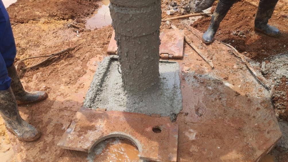 Sau khi hoàn tất công tác lựa chọn nhà thầu và ký kết hợp đồng ngày 16/3/2022, ACV đã khởi công hạng mục cọc, nền móng nhà ga hành khách.