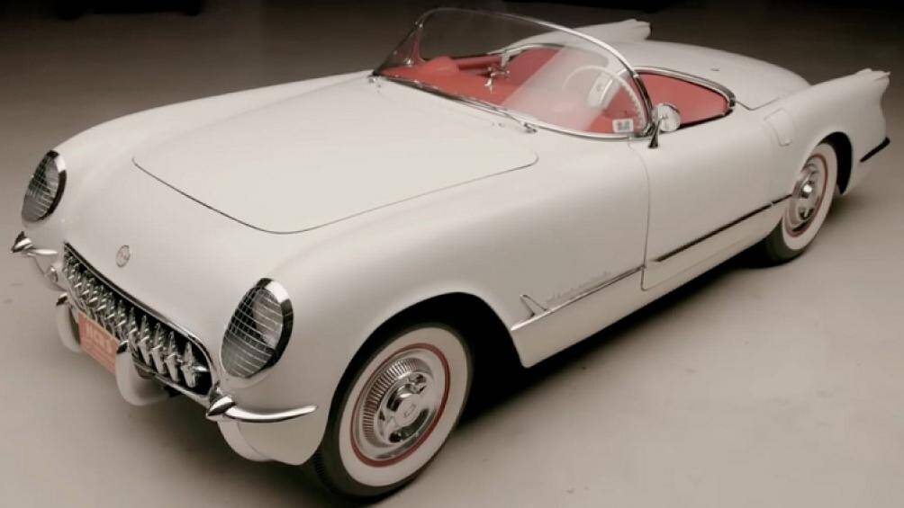 Chiếc Corvette C1 sản xuất năm 1954 được phục chế một cách toàn diện và được đánh giá là đẹp như khi mới xuất xưởng