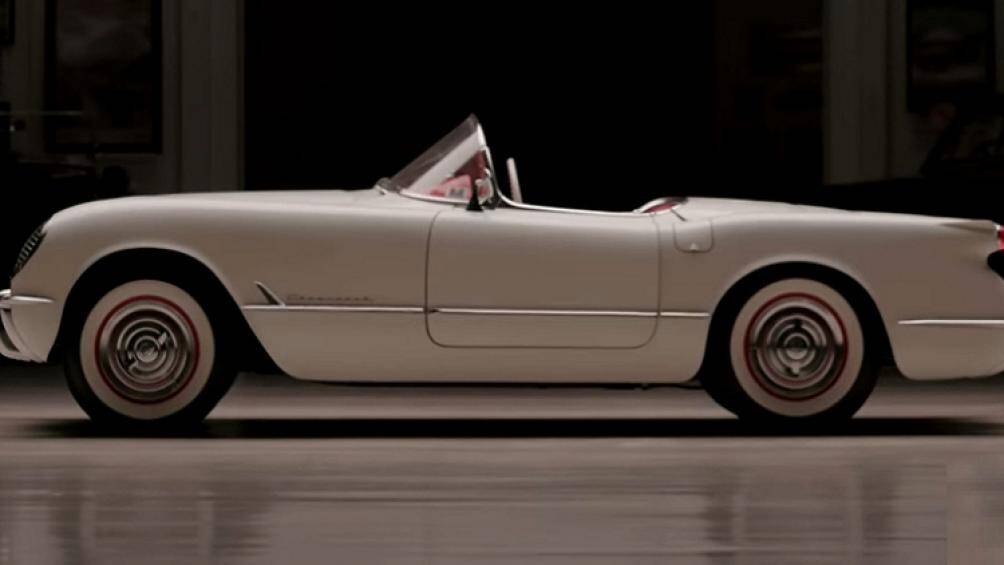 Dù có thể không tiện nghi và đắt giá như xe hiện đại, nội thất của C1 cũng rất đẹp với hai chỗ ngồi, bọc da màu đỏ kết hợp sơn trắng