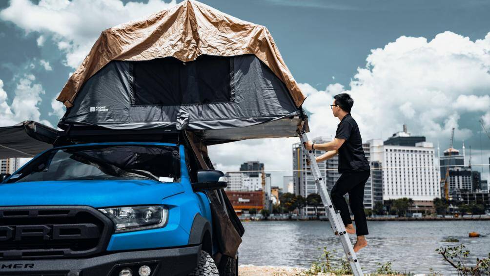 Nổi bật hơn cả chính là bộ lều có chiều ngang khi mở là 1,3 m và chiều dài 2,4 m, nếu như gập gọn lại chiều cao của lều chỉ vỏn vẹn 330 mm