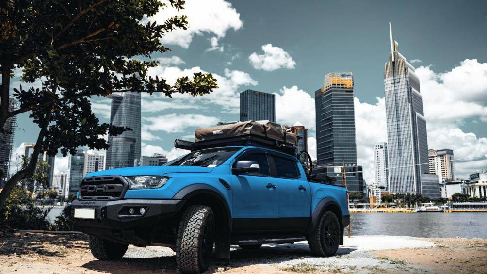 Ranger Raptor được trang bị bộ giá nóc Roof Rack Slimline II bắt cố định vào phần mui xe của Front Runner, từ đó cho phép chủ nhân lắp thêm được bộ lều nóc và mái che