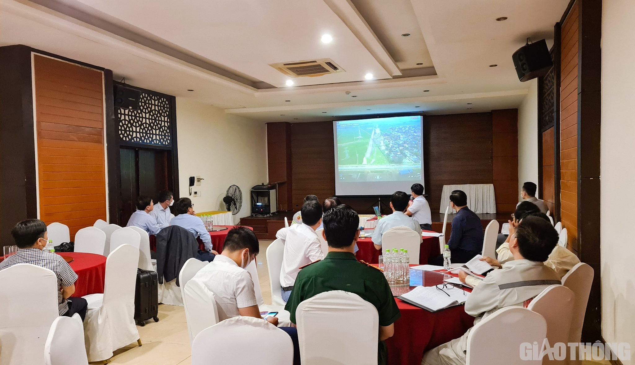 Công tác kiểm tra, giám sát của Bộ GTVT cũng được đổi mới. (Lãnh đạo Bộ, Ban QLDA, các cục xem và đối chiếu video flycam từng tháng. Sau đó chọn điểm căng về đường găng tiến độ để kiểm tra thực tế, tìm phương án đẩy nhanh).