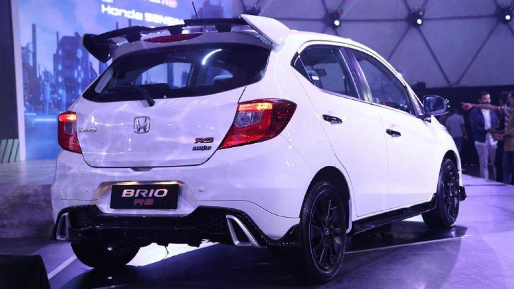 Điểm nhấn đáng chú ý nhất của Honda Brio RS Urbanite Edition 2022 mới chính là cánh gió mui cỡ lớn, logo "Urbanite" trên cửa cốp sau