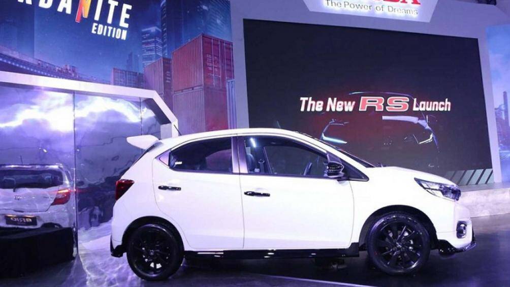 Honda Brio RS Urbanite Edition 2022 còn được bổ sung bộ vành hợp kim màu đen nhám mới, tăng vẻ ấn tượng cho xe