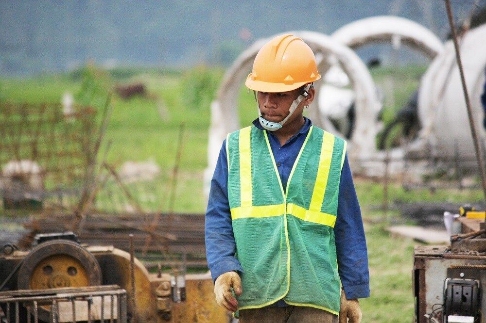 Để chạy đua tiến độ theo yêu cầu của Chính phủ và Bộ GTVT, hàng nghìn công nhân, kỹ sư của Tập đoàn Cienco4 đã gác nỗi niềm riêng, xa gia đình trong nhiều tháng nay, quyết tâm bám công trường ngày, đêm, gia tăng sản lượng thi công và khối lượng giải ngân từng ngày.