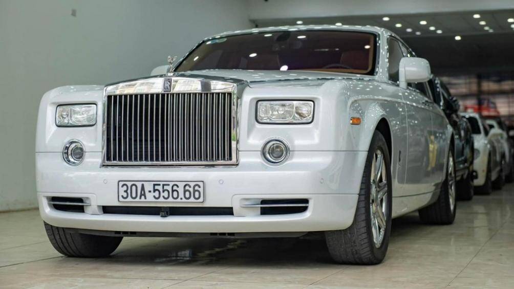 Chiếc xe này sở hữu biển số đẹp với 3 số cuối là tam hoa 6