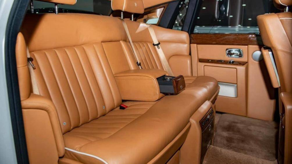 "Trái tim" của chiếc xe là khối động cơ V12, dung tích 6,75 lít, sản sinh công suất tối đa 453 mã lực