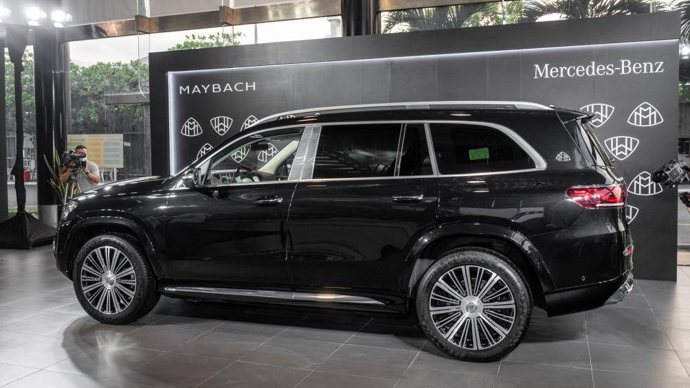 Về ngoại thất, Mercedes-Maybach GLS 480 sở hữu thiết kế gần như hoàn toàn tương đồng so với đàn anh GLS 600