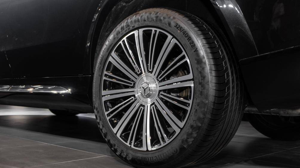 La-zăng Mercedes-Maybach GLS 480 sử dụng loại đa chấu, kích thước 22 inch