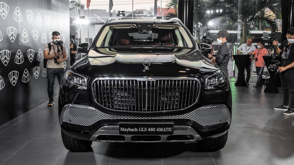 Mẫu xe sẽ cạnh tranh với Lexus LX600 phiên bản VIP cũng vừa ra mắt cách đây chưa lâu