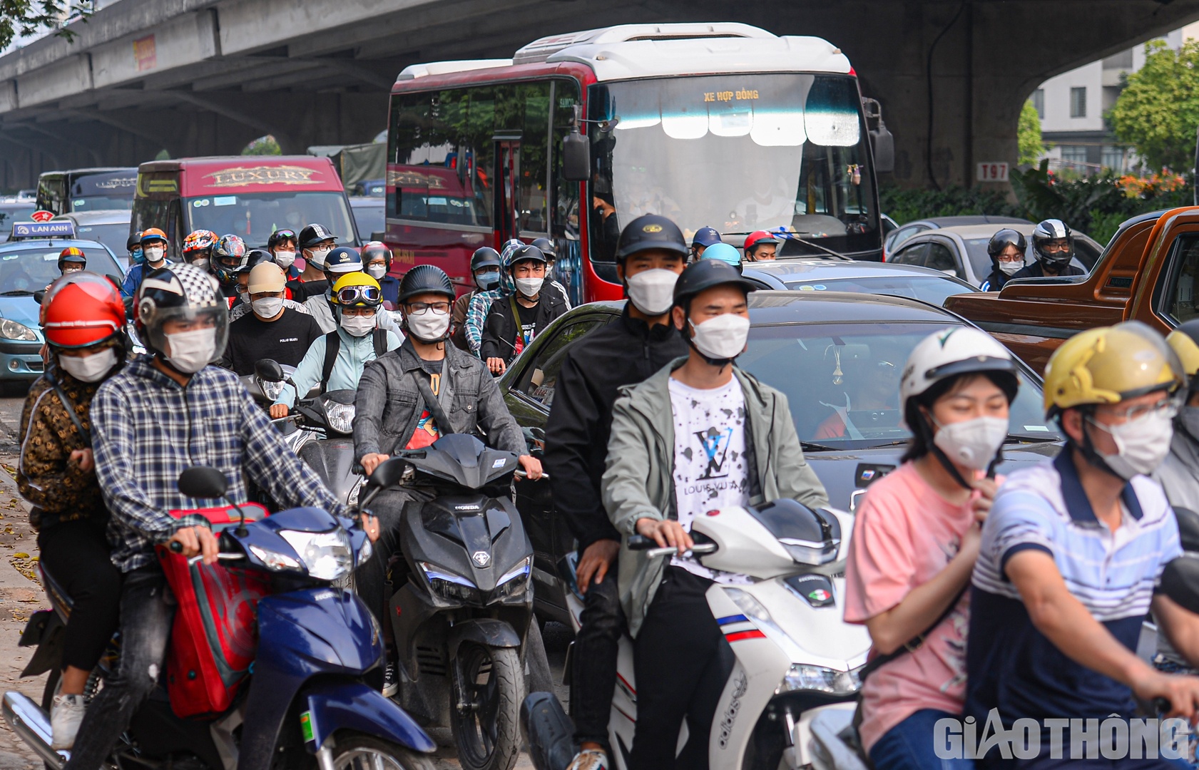 Đường Khuất Duy Tiến hướng đi Nguyễn Trãi thời điểm hơn 9h.