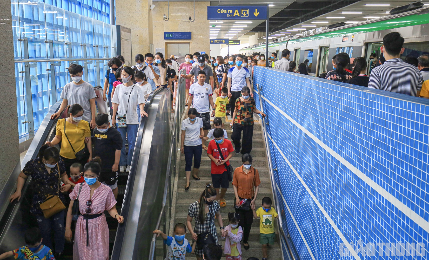 Lãnh đạo Hanoi Metro nhận định dịp nghỉ lễ 30/4 này kéo dài 4 ngày, đa phần người dân đi du lịch ở các tỉnh nên lượng khách đi tàu khả năng cao sẽ không quá tải, đông đúc như các kỳ nghỉ lễ trước đó trong năm.