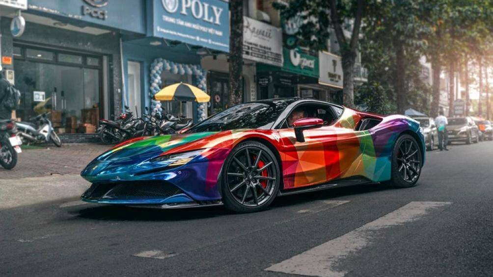 Một đại gia kinh doanh lan đột biến tại Sài Gòn đã thay áo mới cho chiếc siêu xe Ferrari SF90 Stradale của mình