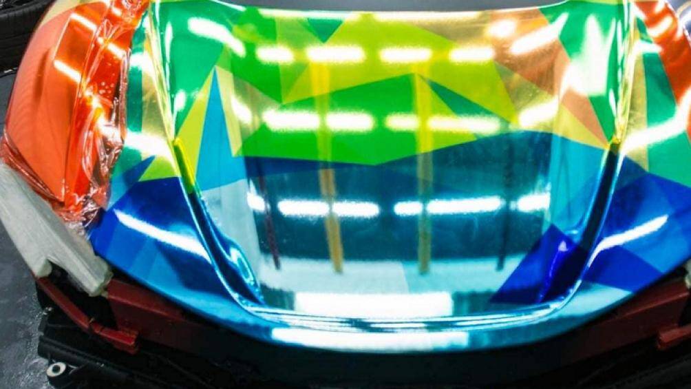 Cung cấp năng lượng cho 3 mô-tơ điện 217 mã lực này là cụm pin lithium-ion 7,9 kWh