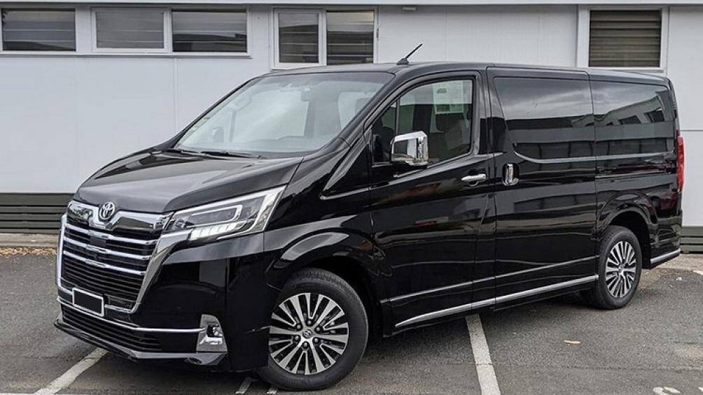 Khác với Việt Nam, Toyota Granvia 2022 thế hệ mới dành cho thị trường Trung Quốc lại là "anh em sinh đôi" của mẫu MPV cỡ lớn Sienna