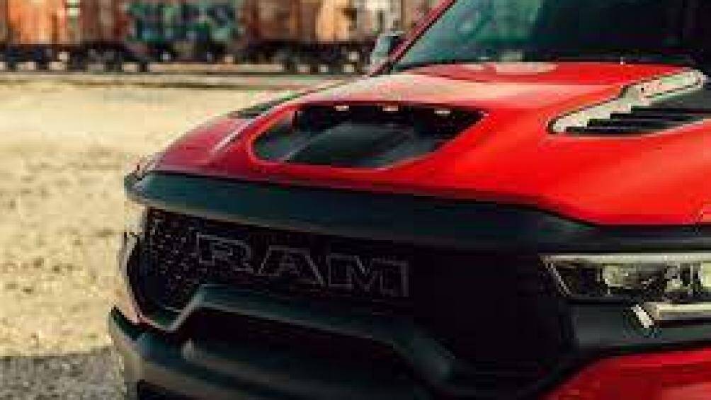 Mammoth 1000 6x6 từ Hennessey có giá khởi điểm từ 449.950 USD (tương đương 10,3 tỷ đồng) bao gồm chi phí chiếc Ram 1500 TRX ban đầu