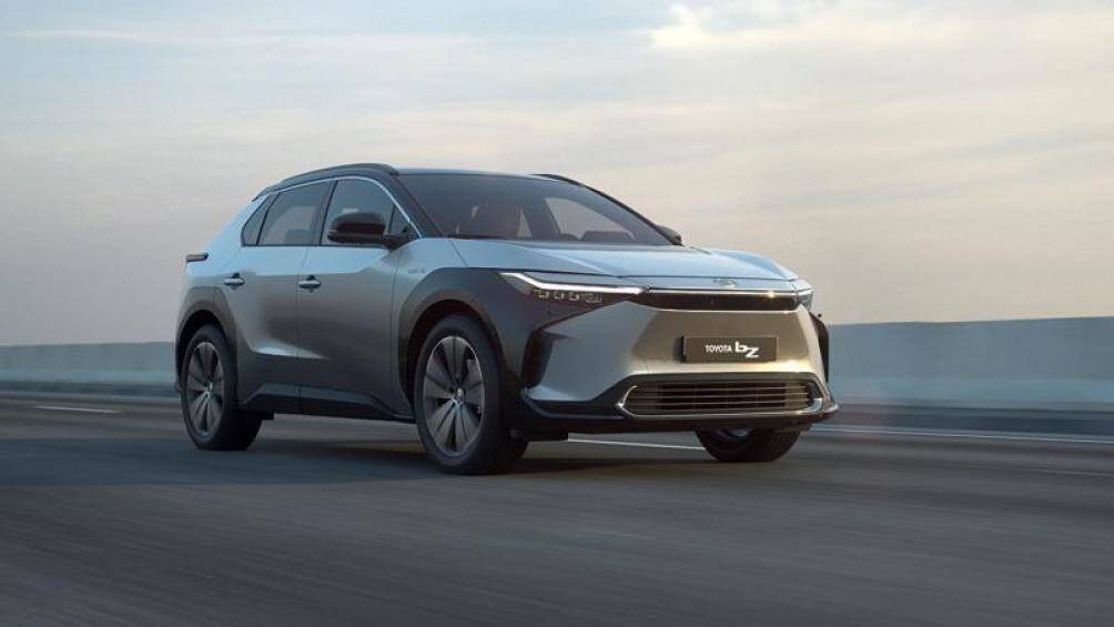 Theo hãng xe Nhật, cái tên bZ4X có nhiều ý nghĩa. Trong đó, "bZ" có nghĩa là "beyond zero" (hơn cả số 0 - liên quan đến mức phát thải = 0 của xe điện)