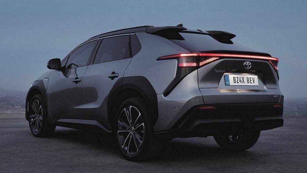 Còn 4X là tên gọi của xe theo kích cỡ và phân khúc. Toyota cũng đã đăng ký thương hiệu cho cụm từ bZ1X, bZ2X, bZ3X, bZ4X đến bZ5X