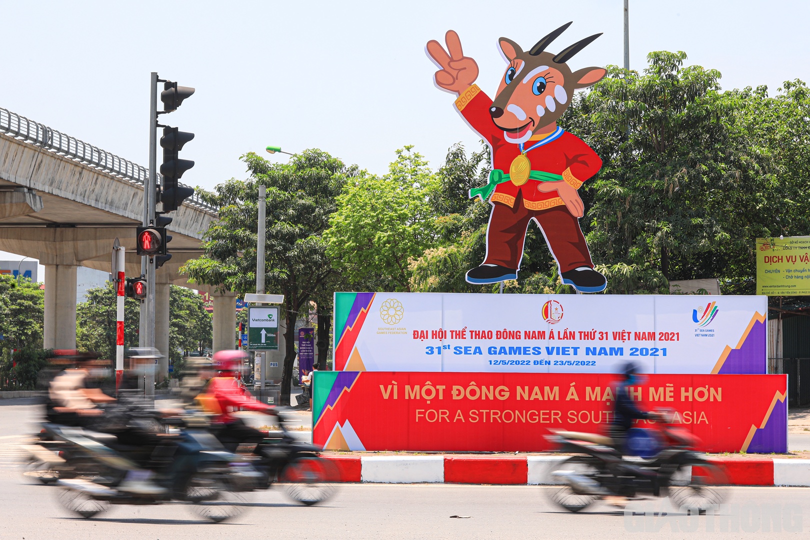 Sao la - linh vật của kỳ SEA Games lần này xuất hiện trên nhiều tuyến đường.