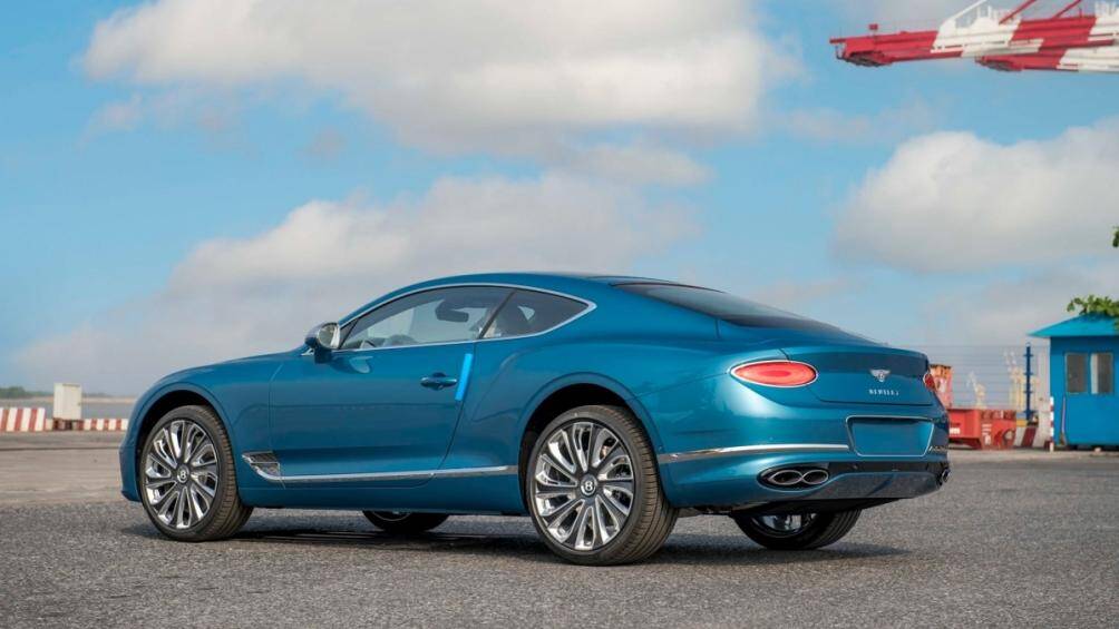 Phiên bản này là Continental GT V8 Mulliner, một phiên bản được cá nhân hóa bởi bộ phận Mulliner của thương hiệu xe sang đến từ Anh Quốc