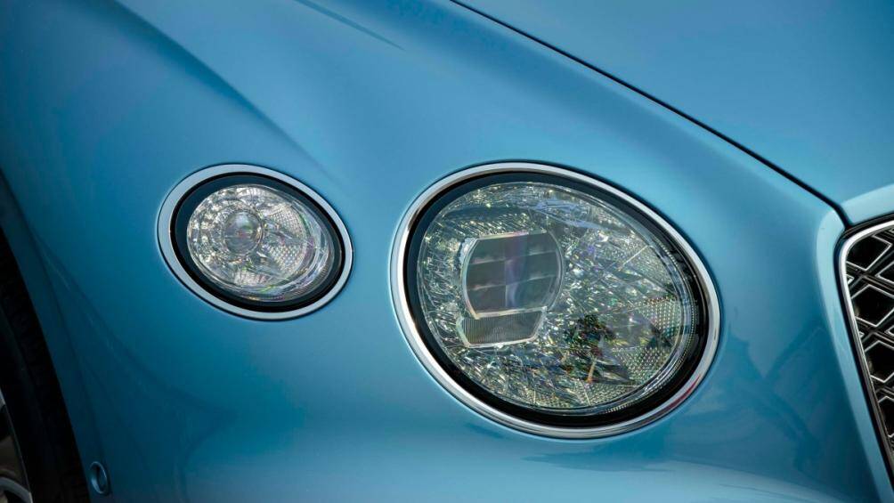 Xe vẫn được trang bị khối động cơ V8 tăng áp kép, dung tích 4.0 lít quen thuộc, tạo ra công suất cực đại 542 mã lực và mô-men xoắn 770 Nm