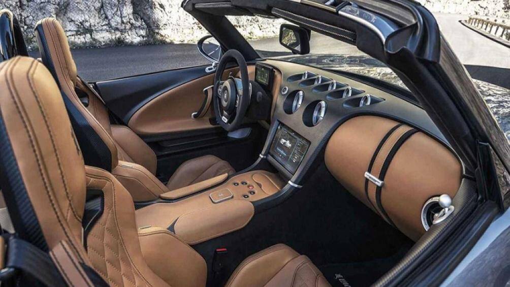 Chiếc xe được thiết kế sang trọng và chạy hoàn toàn bằng điện