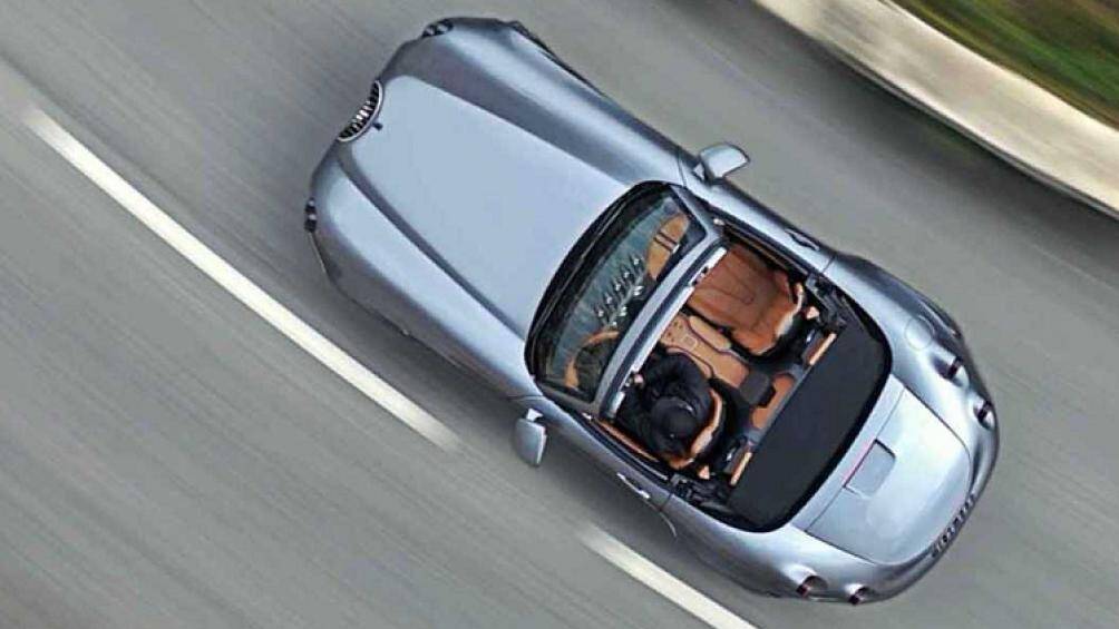 Lưới tản nhiệt phía trước hình quả trứng của xe được thừa hưởng từ mẫu xe MF5 V10 Roadster. Đèn xe kiểu tròn xếp chồng lên nhau