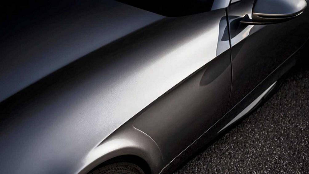 Hai mô tơ điện lấy năng lượng từ bộ pin 83 kWh có hỗ trợ 800V để sạc ở công suất lên tới 300 kW