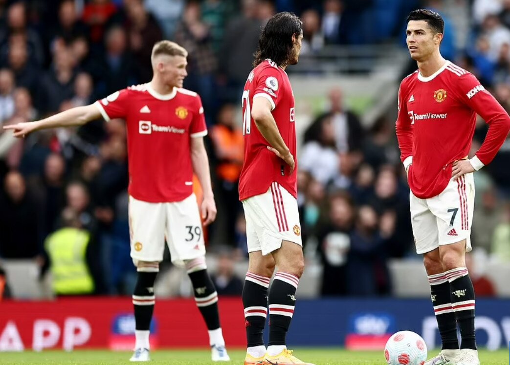 Ngay cả khi Cavani vào sân, hàng công Quỷ đỏ cũng chẳng thể tạo ra những cú đấm đủ mạnh để phá lưới đối thủ