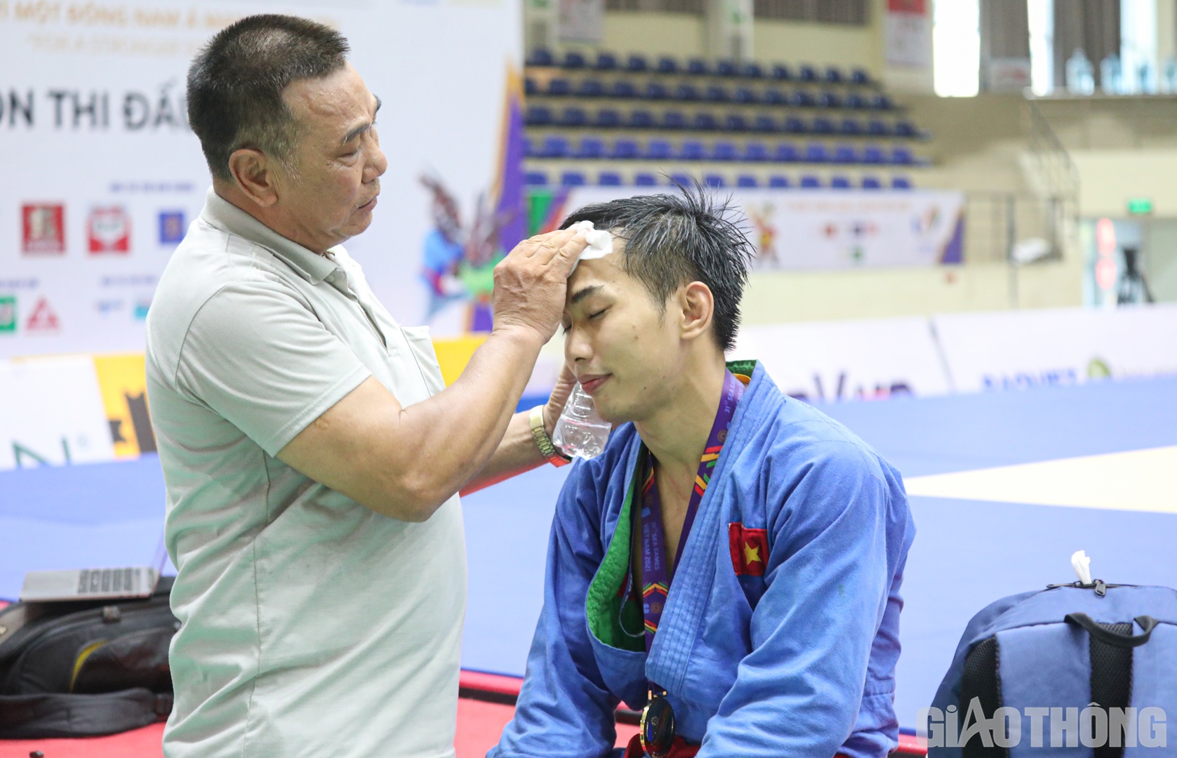 Sau chuỗi ngày xa cách để thực hiện nhiệm vụ quốc gia tại SEA Games 31, đây là giây phút Hoàng Hải được gặp lại những người thân yêu nhất.