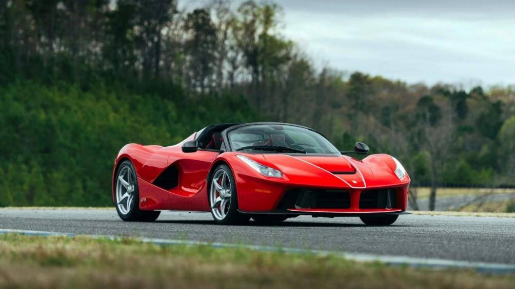 Được biết, Ferrari chỉ sản xuất 210 mẫu LaFerrari Aperta để cung cấp cho những khách hàng VIP