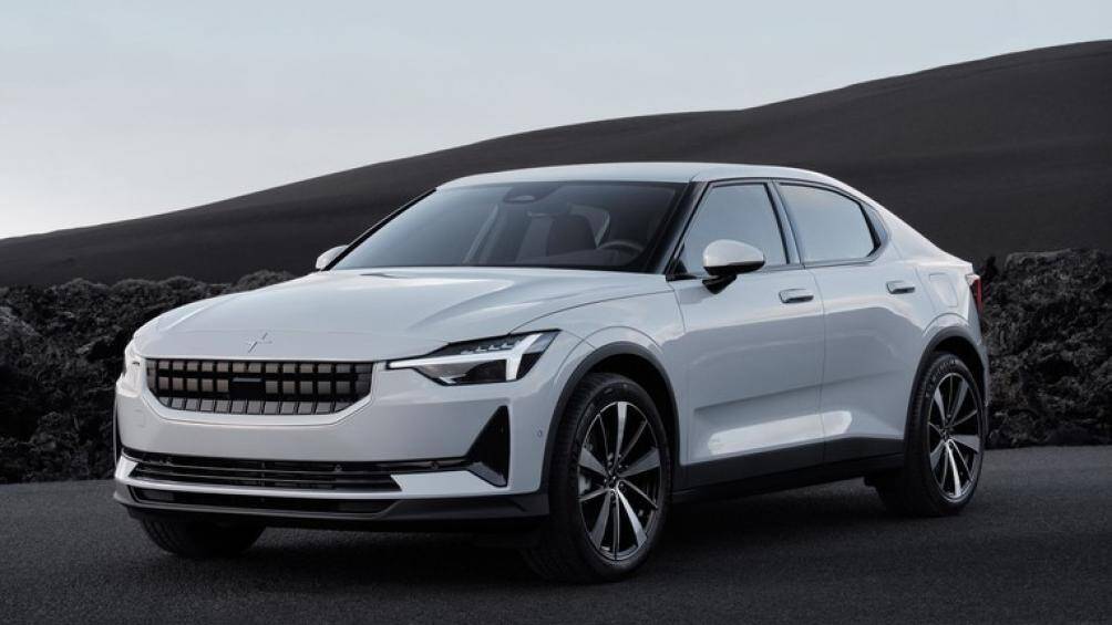 Polestar 2 (49.800 USD): Đây là mẫu xe có chất lượng, công nghệ tuyệt vời, nội thất rộng rãi và khả năng lái tốt
