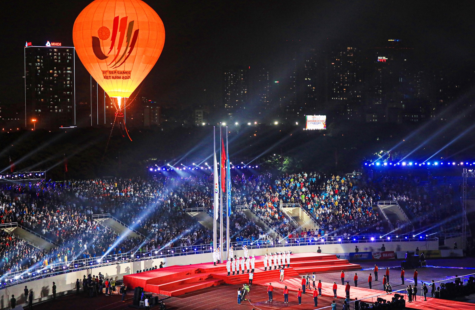 Lễ rước và thượng cờ Liên đoàn thể thao Đông Nam Á và cờ SEA Games cũng đã diễn ra.
