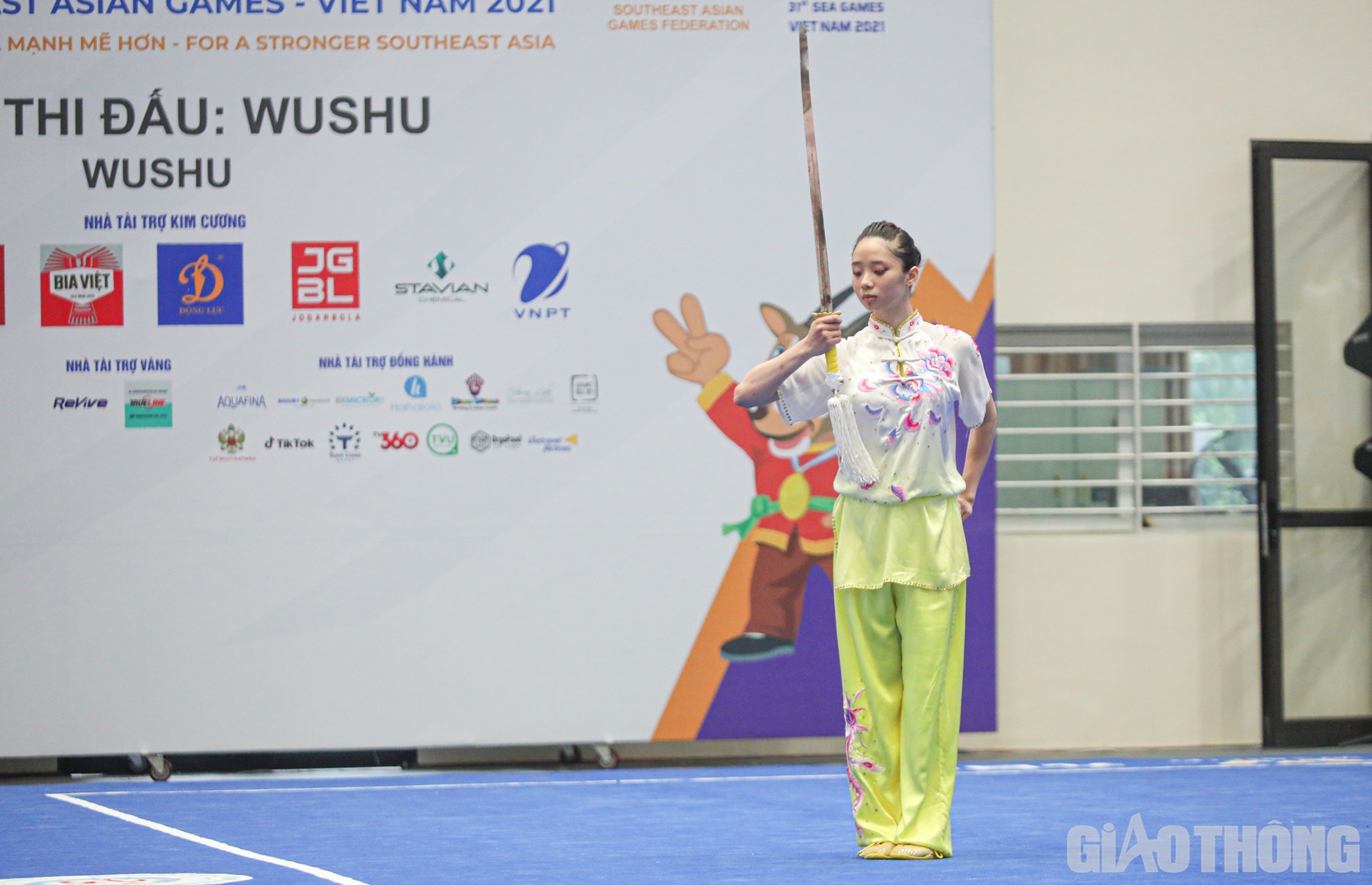 Wushu Việt Nam tranh tài ở 4 nội dung sáng nay. Đáng chú ý nhất là sự trở lại của cô gái vàng Dương Thúy Vi thi đấu nội dung kiếm thuật sở trường.