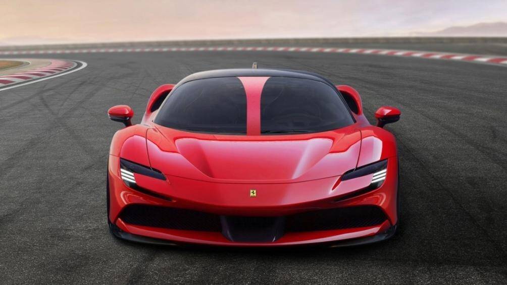 Xe thể thao plug-in hybrid hiệu quả nhất- Ferrari SF90 Stradale (tương đương 4,61 L/100 km)