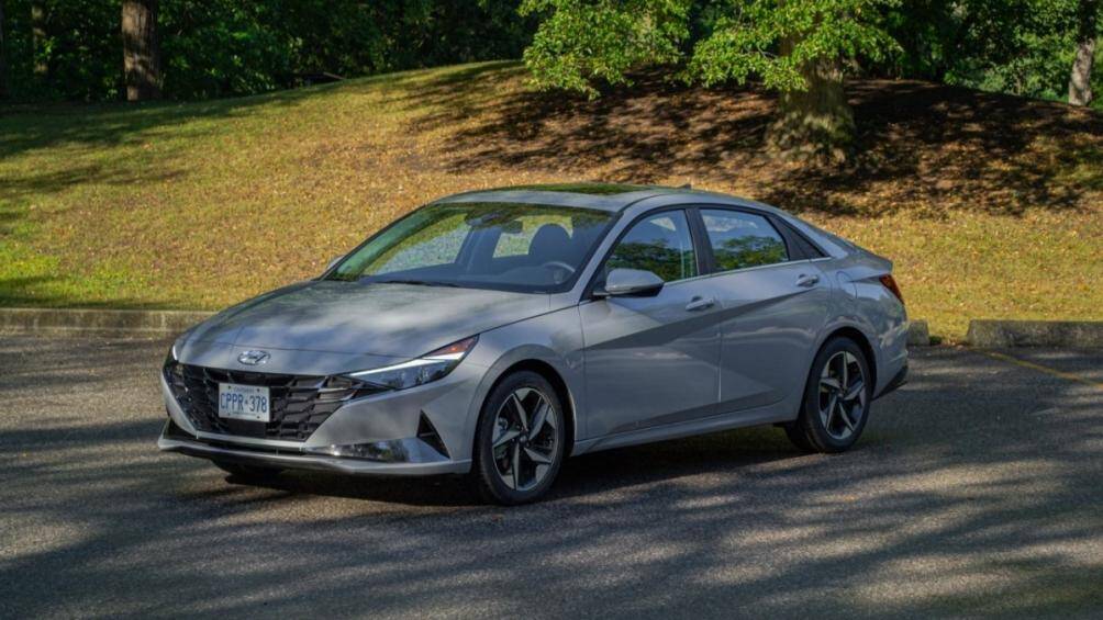 Xe xăng compact hiệu quả nhất – Hyundai Elantra (7,13 L/100 km thành phố và 5,74 L/100 km trên cao tốc)