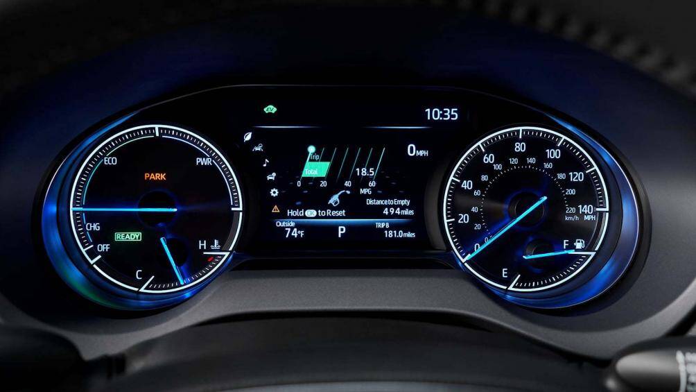 Đáng chú ý, hệ thống giải trí mới có khả năng cập nhật qua mạng, điều hướng dựa trên công nghệ lưu trữ đám mây và trợ lý ảo "Hey Toyota"