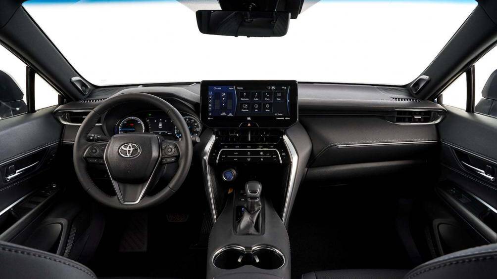 Bên trong, Toyota Venza 2023 trang bị hệ thống thông tin giải trí Toyota Audio Multimedia kích thước 8 inch và 12 inch