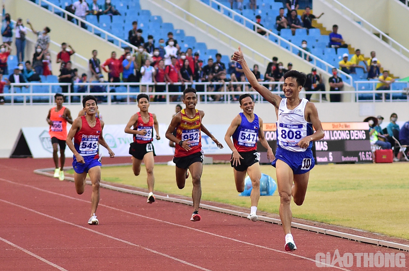 Ở nội dung 5000m nam, VĐV Nguyễn Văn Lai khẳng định vị thế khi cán đích thành công ở vị trí số 1 với thành tích 16 phút 34 giây 12.
