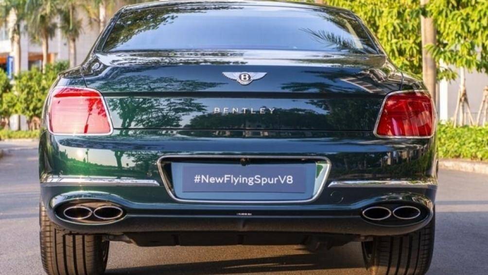 Dù giá bán Flying Spur V8 2022 chưa được tiết lộ nhưng quy theo giá niêm yết thì mẫu Flying Spur này sẽ không dưới 20 tỷ đồng