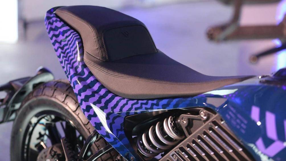 Mẫu xe máy điện này sở hữu ngoại hình nhỏ gọn hơn, hướng đến khách hàng ưa thích sự năng động, thích hợp di chuyển đô thị