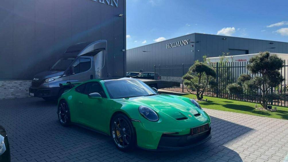 Nhiều khả năng đây sẽ là chiếc xe Porsche 911 phiên bản GT3 2022 có bộ áo nổi bật nhất tại Việt Nam hiện nay