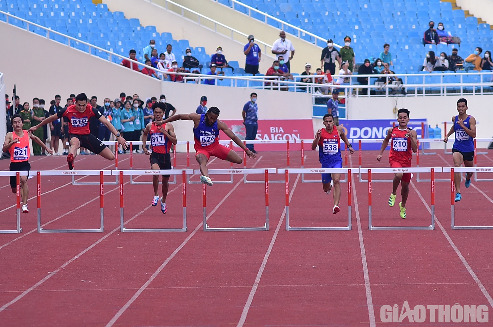 Sau kỳ SEA Games 30 chỉ có HCĐ, Quách Công Lịch rất muốn thay màu huy chương. Anh đã hoàn thành mục tiêu khi giành HCB với thành tích 50,82 giây, chỉ xếp sau VĐV của Philippines Eric Cray.