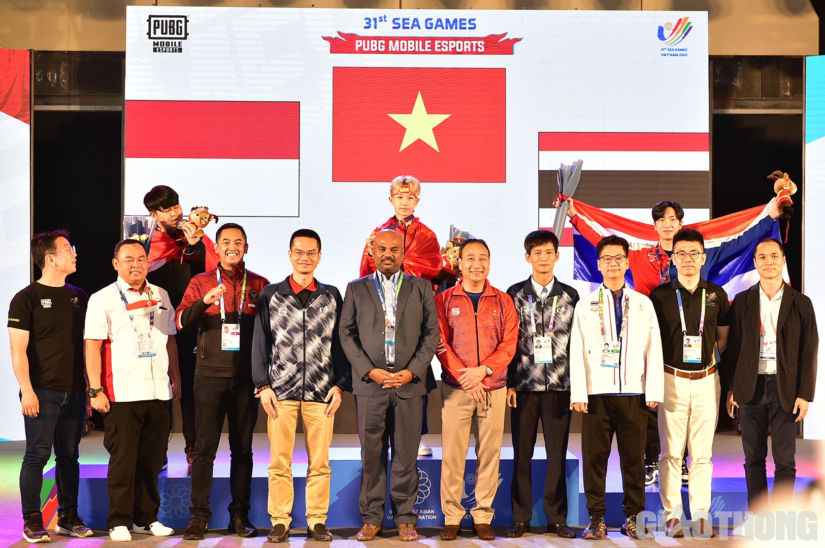 Về thành tích vừa giành được, Văn Đông chia sẻ tấm HCV của mình là nhờ sự nỗ lực của cá nhân cộng với một chút may mắn. Suốt thời gian thi đấu các game, Đông "ViCoi" cho biết bản thân tập trung thi đấu và không có ý nghĩ sẽ bỏ cuộc.